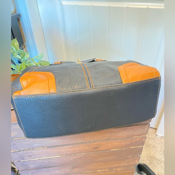 Classy Sophisticated Two Tone Shoulder Bag - Picture 4 of 13